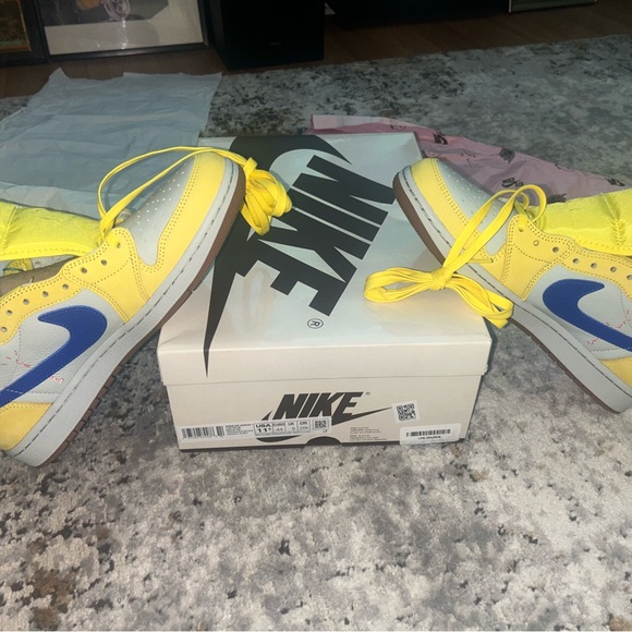 Travis Scott canary Jordan 1 low men’s size 10 woman’s 11.5 main image 16